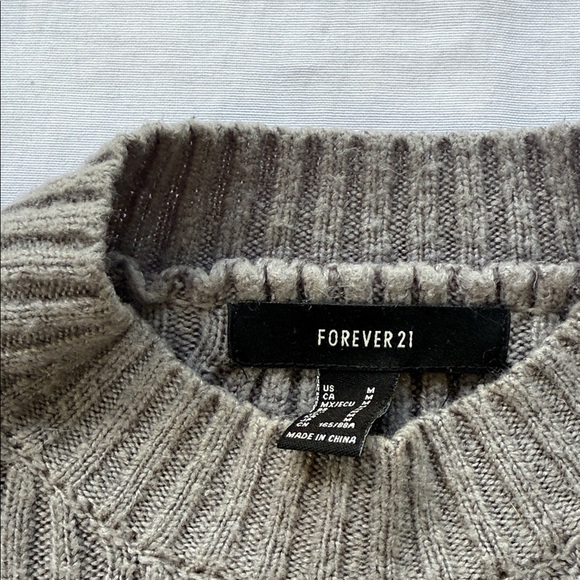 Forever 21 Women’s Gray Sweater - Picture 2 of 4